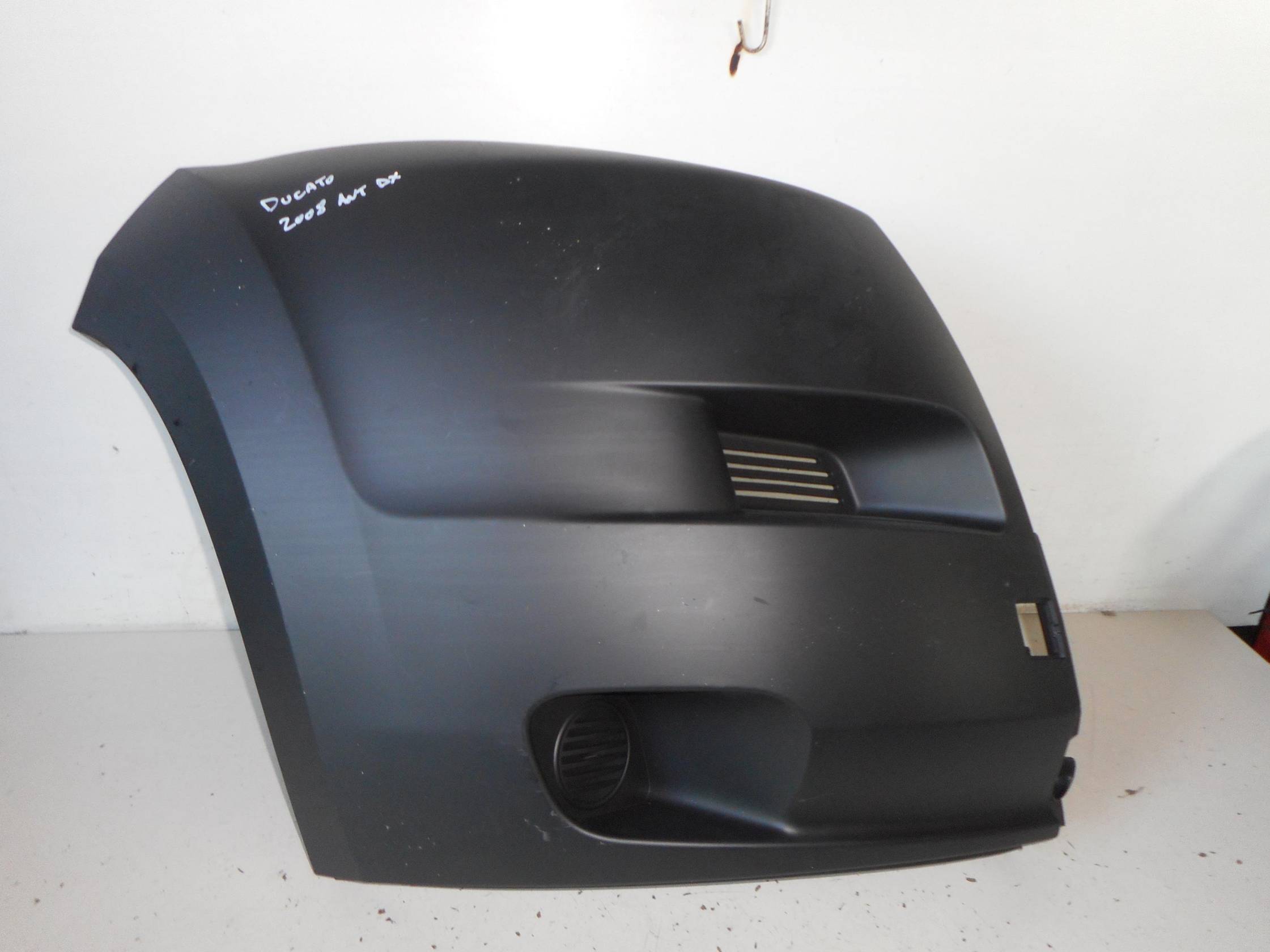 Paraurti ant. lat. dx.